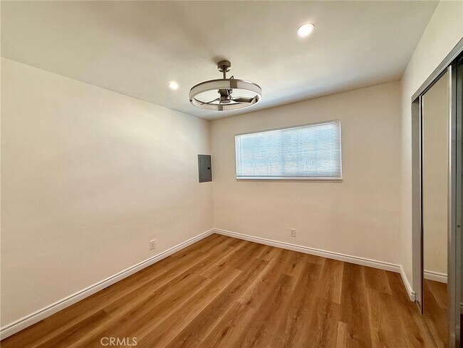 Building Photo - 1803 W Greenleaf Ave