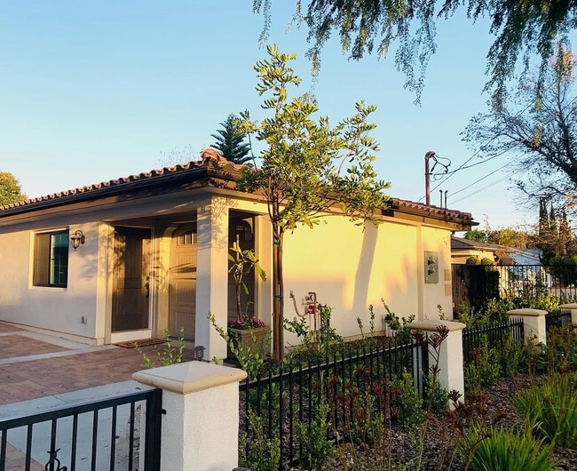 Building Photo - 10502 Daines Dr