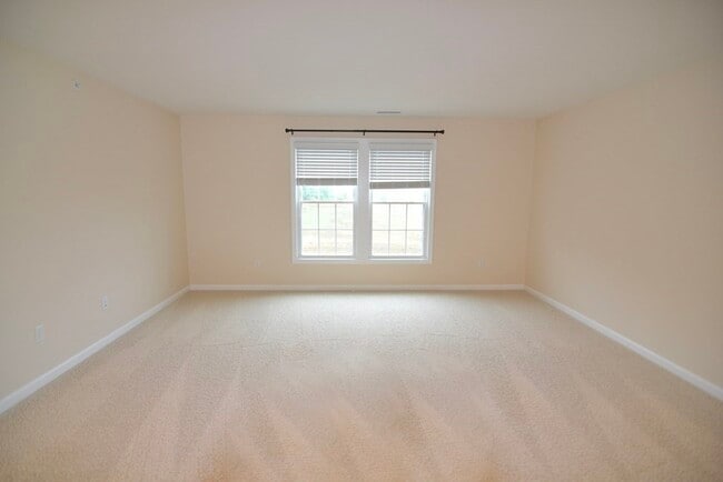 Building Photo - 8 Spicebush Ct