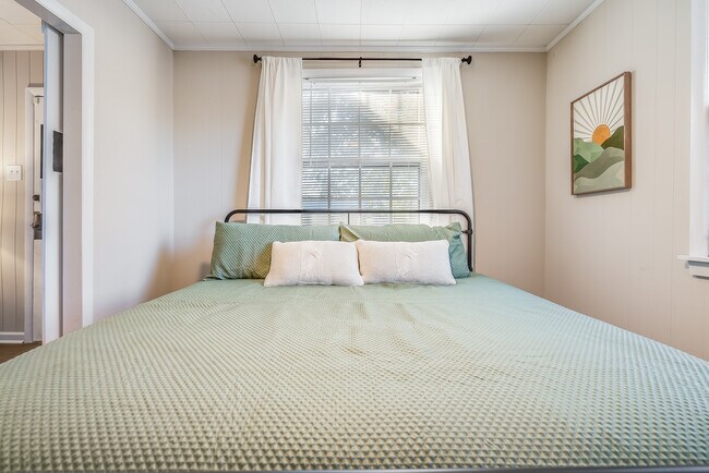 Building Photo - Evora