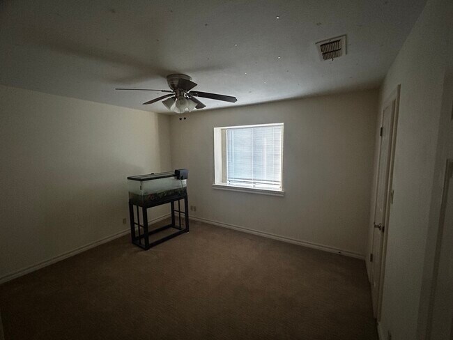 Building Photo - 15603 Rose Crest
