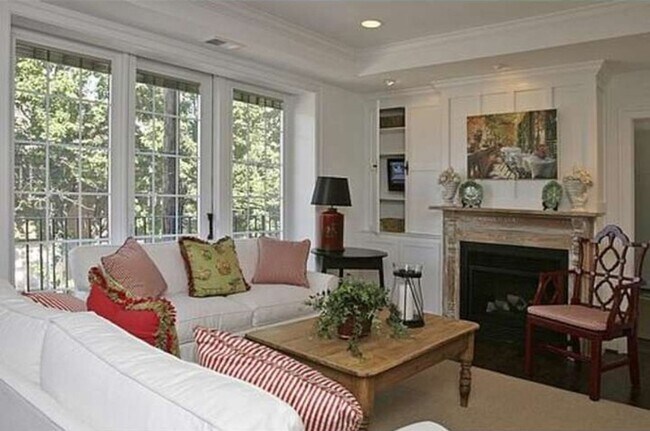 Building Photo - 701 S 7th St