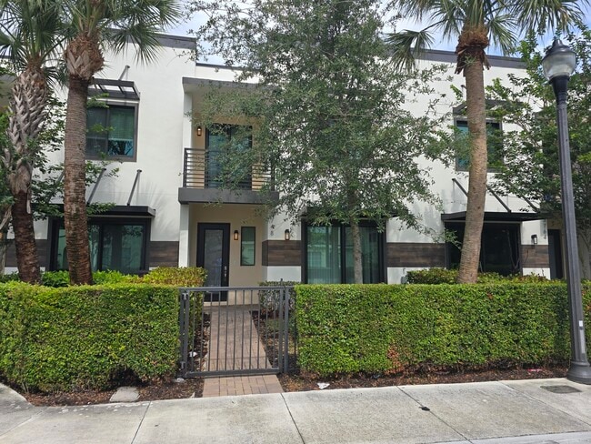 Primary Photo - 3748 Lambert Ave