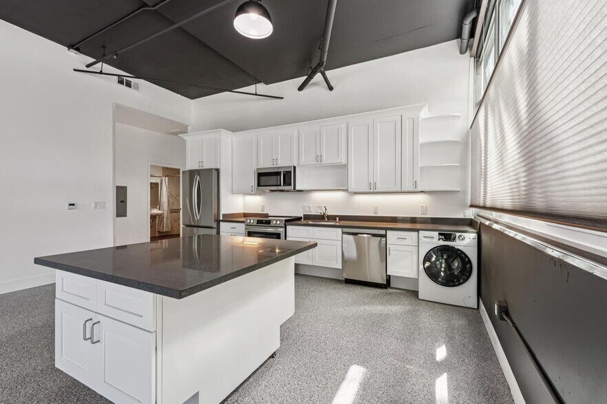 Building Photo - 3960 Adeline St