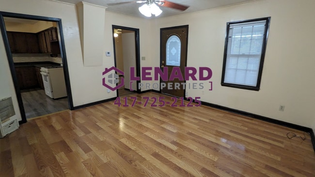 Building Photo - Lovely One Bedroom House!