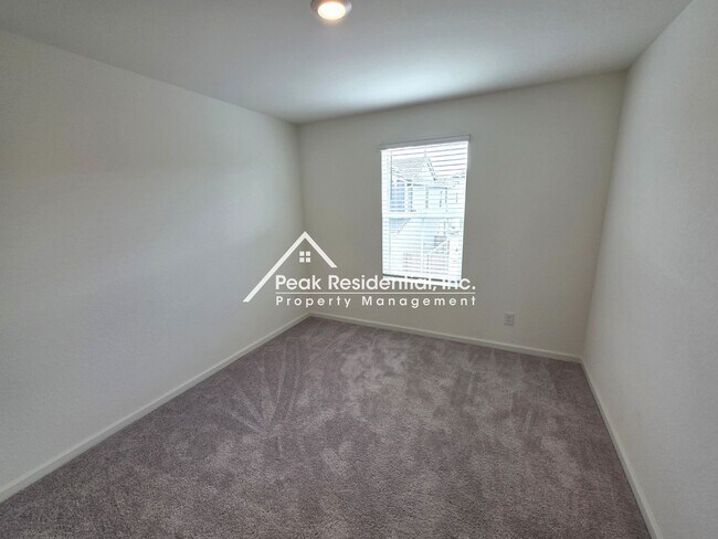 Building Photo - Only 2 years new. 3-bedrooms in Elk Grove