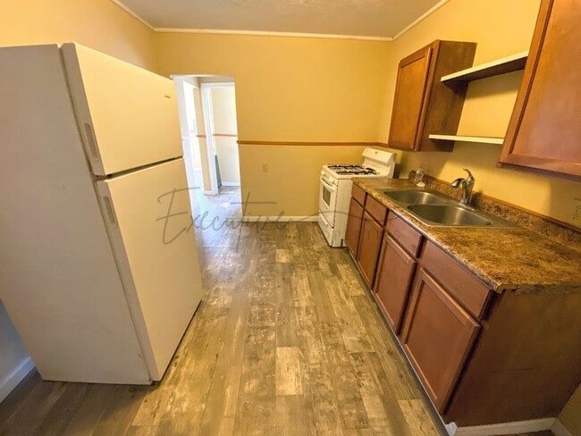 Building Photo - 2-Bed, 1-Bath Home in Lake Charles - Deposit-Free Move-In Option Available!