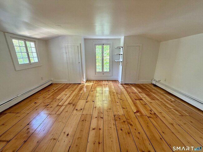 Building Photo - 154 Silvermine Ave