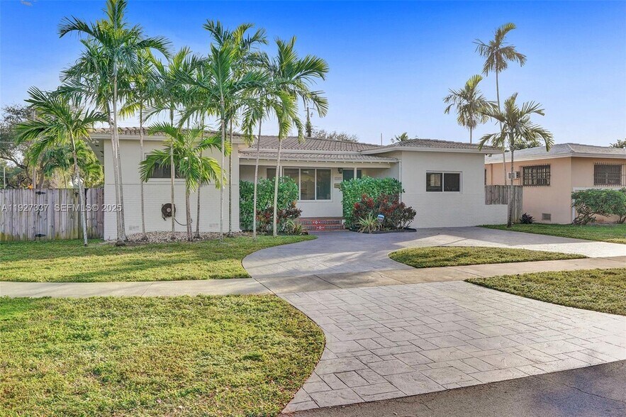 Building Photo - 1102 Meadowlark Ave