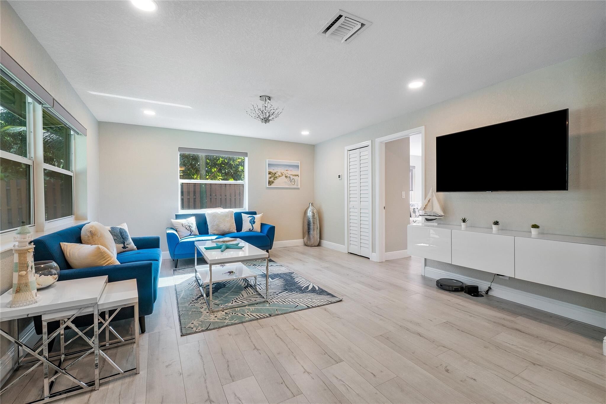 Building Photo - 1634 NE 3rd Ave