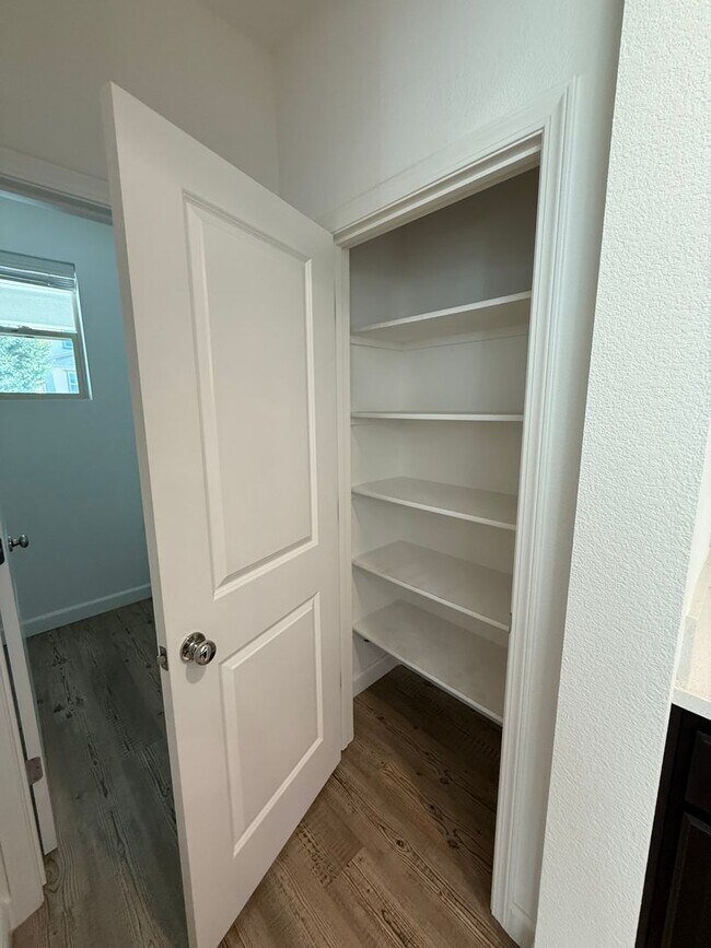 Building Photo - 2460 Cinnabar Dr