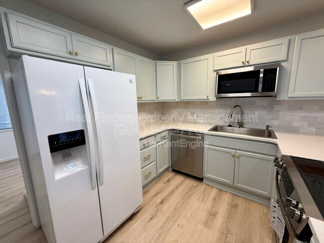 Building Photo - 222 7th St