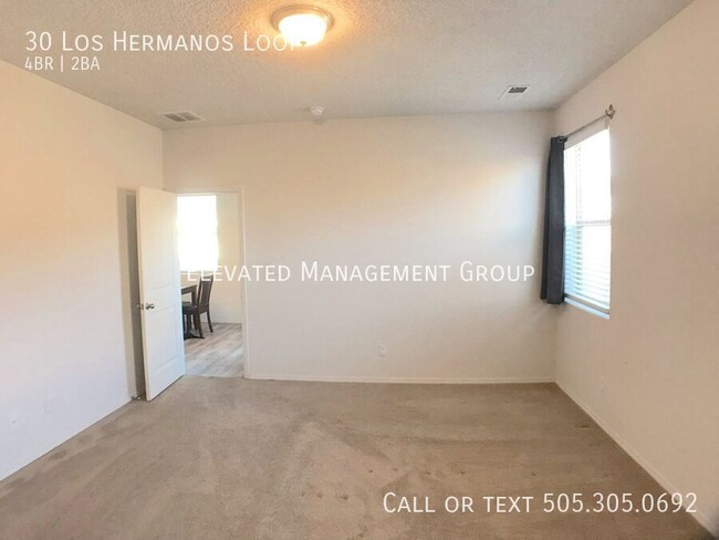 Building Photo - Spacious 4 Bedroom Los Lunas Home. Open la...