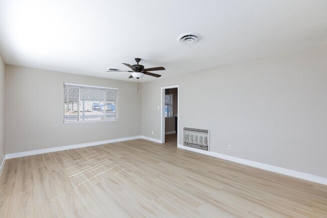 Building Photo - Spacious 4 bedroom, 2 bathroom home located in North Las Vegas