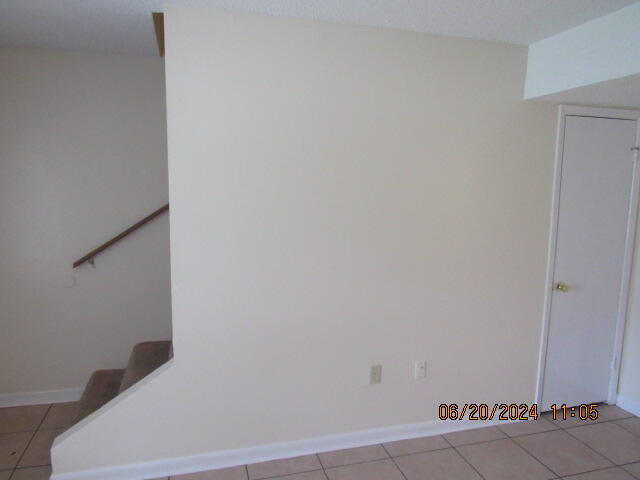 Building Photo - 705 Terrance Ct