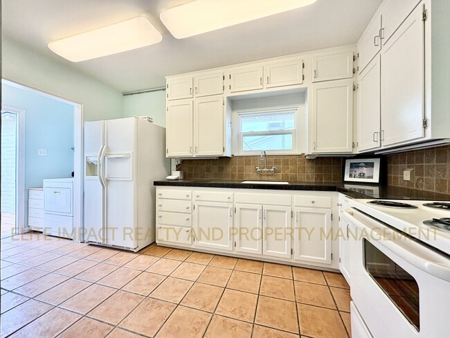 Building Photo - 1723 N Desmond Ln