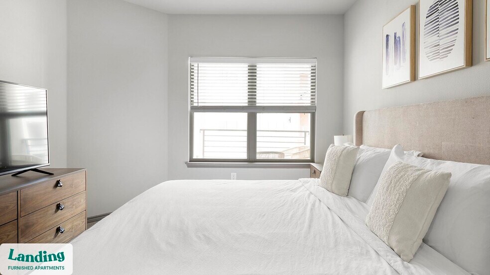 Building Photo - 650 S Main St