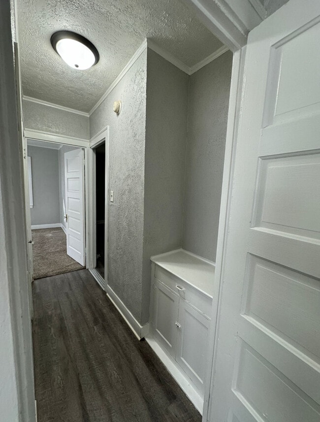 Building Photo - 1201 E Fox St