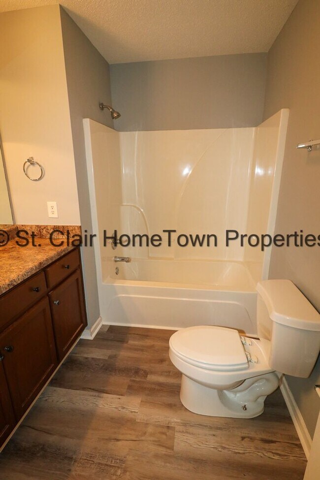 Building Photo - Totally Remodeled Tri-Plex in Lincoln School System