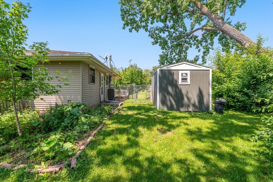 Building Photo - 1000 W McKinley Ave