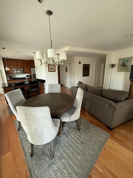 Building Photo - 100 Exchange St