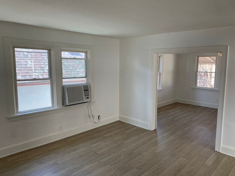 Building Photo - 1827 Tilden Ave