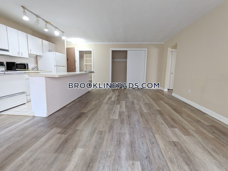 Building Photo - 123 Sewall Ave