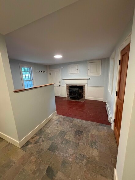 Building Photo - 392 Walnut Hill Rd