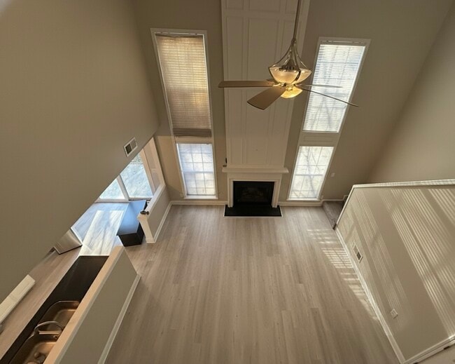 Building Photo - 13 Regency Rd