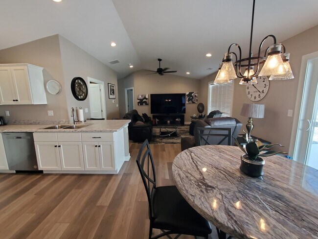 Building Photo - NEW CONSTRUCTION: 2 Bedroom 2 Full Bath Single Story in East Moline