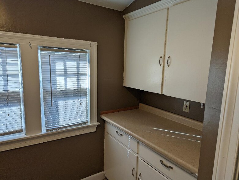 Building Photo - 916 S Webster St