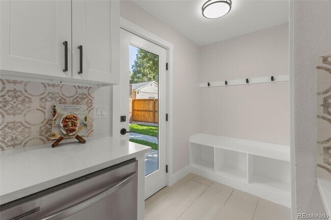 Building Photo - Long Realty & Property Management - Newly remodeled Duplex