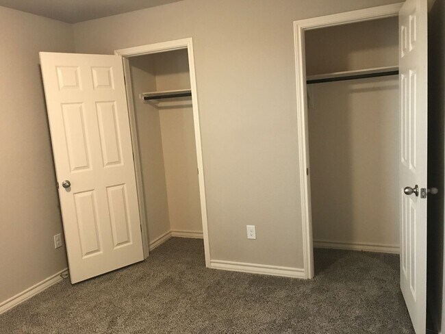 Building Photo - Townhome for rent