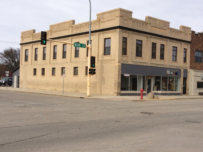 Building Photo - 424 Main St