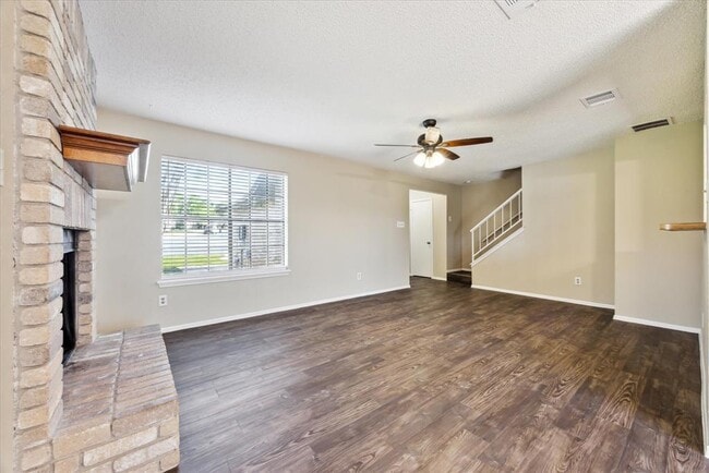 Building Photo - 710 Rollingway Dr