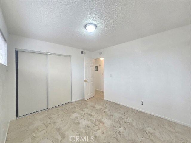 Building Photo - 540 E 7th St