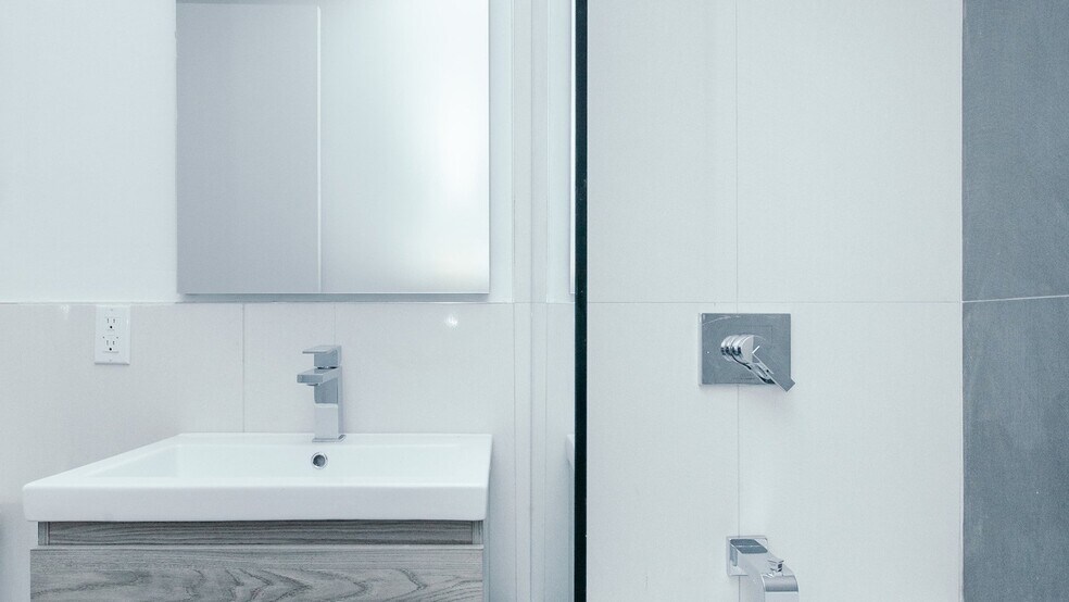 Building Photo - 876 Bergen St