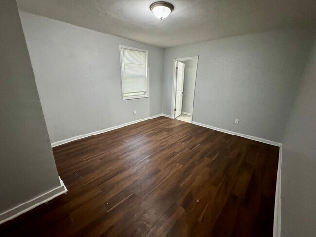 Building Photo - Renovated 3/2 Single Family Home Available Now!