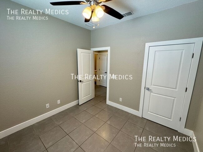 Building Photo - 211 Bedford Dr