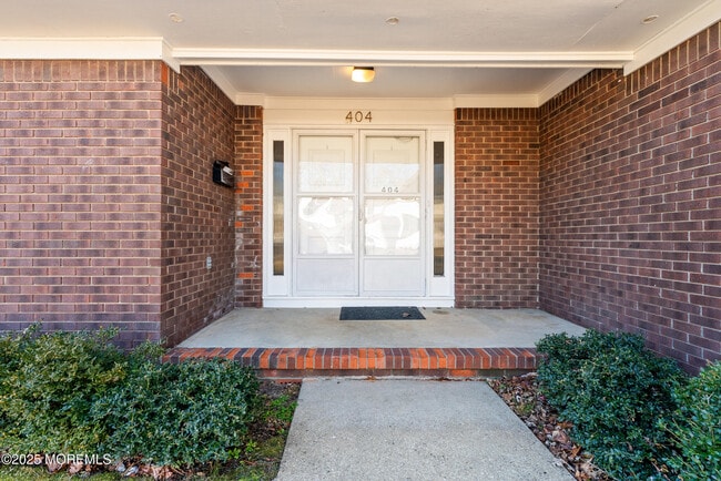 Building Photo - 404 Brookside Ave