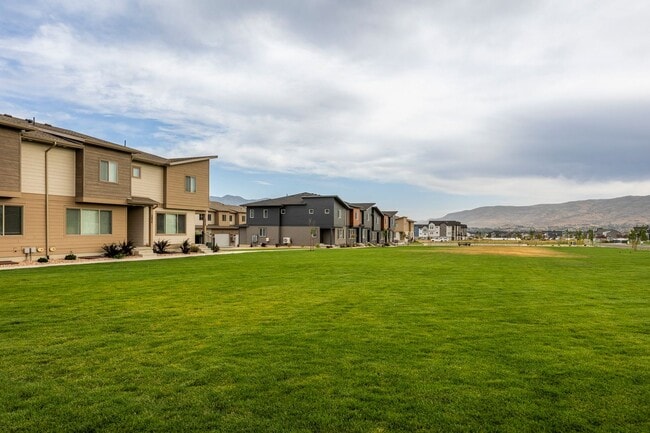 Building Photo - Convenient and Charming Heber City Town Ho...