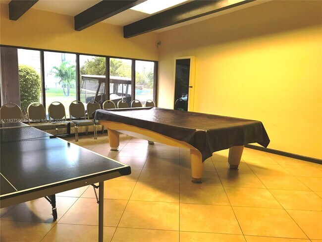Building Photo - 3475 N Country Club Dr