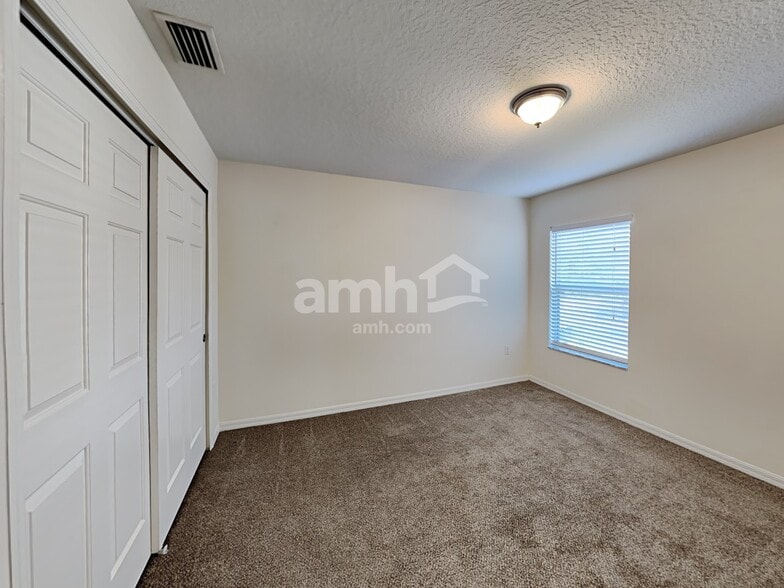 Building Photo - 19554 Timberbluff Dr