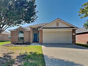 Building Photo - 613 Destin Dr