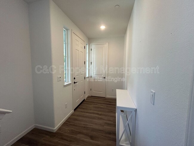 Building Photo - 360 Pear Tree Ter