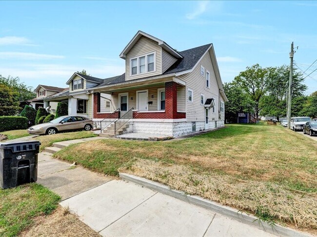 Building Photo - 3220 Grant Ave