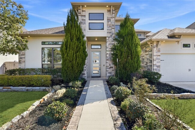 Building Photo - 15314 Viviente Dr