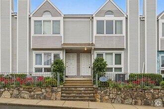 Building Photo - 16 Byington Pl
