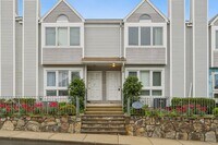 Building Photo - 16 Byington Pl
