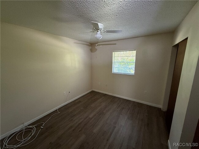 Building Photo - 923 S Brisson Terrace